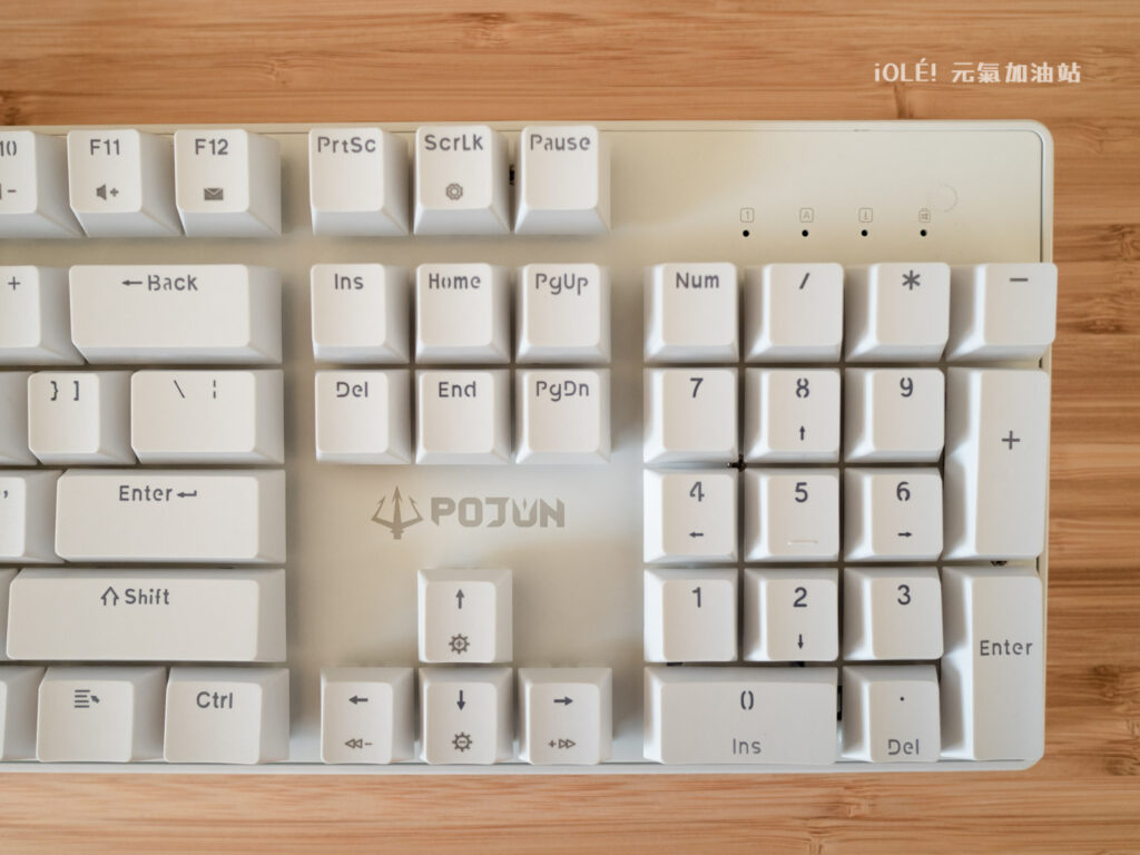 POJUN 波軍 PJ04 機械鍵盤開箱評測，磨砂鐵板與私印logo